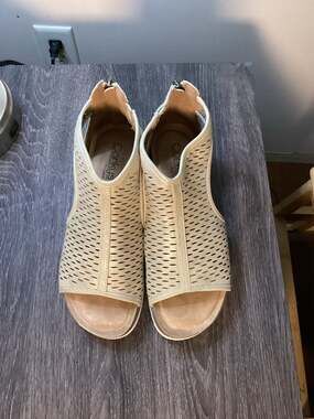 Corkys Sugar Momma Gold Cutout Wedge Sandal Size 8